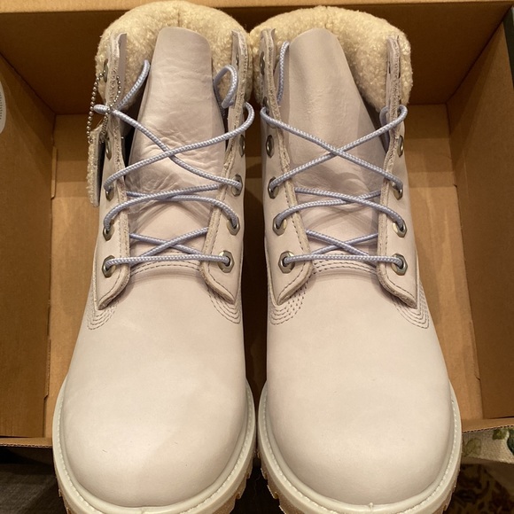 New in Box Women’s Timberland Premium 6-Inch Waterproof Boots - Picture 6 of 8